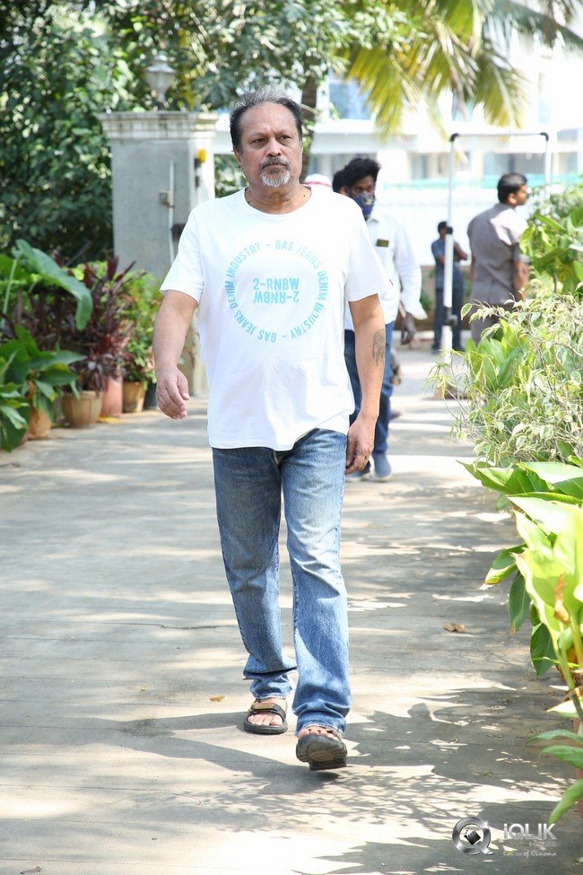 Celebrities-pay-homage-to-superstar-Krishna